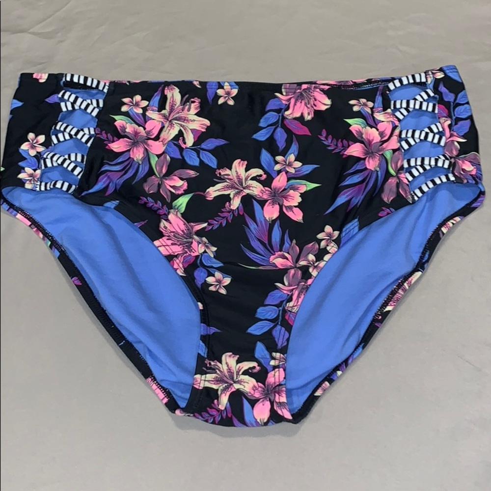 Time and Tru Swimsuit Bottom